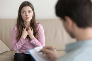 A women receives EMDR therapy