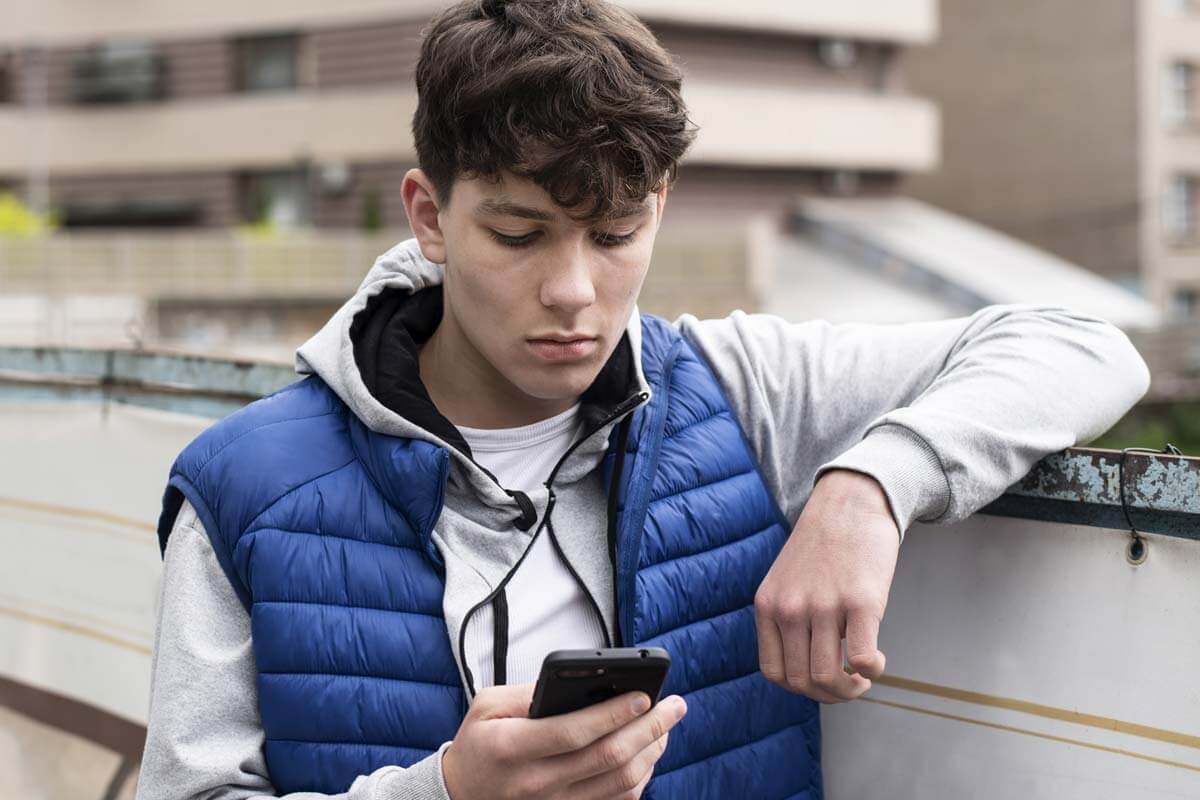 Understanding The Downsides Of Young Adult Social Media Use